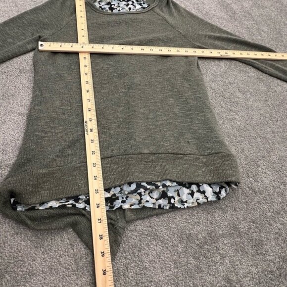 Women's Green Envelope Olive Layered Hem Sweater S - Picture 5 of 7